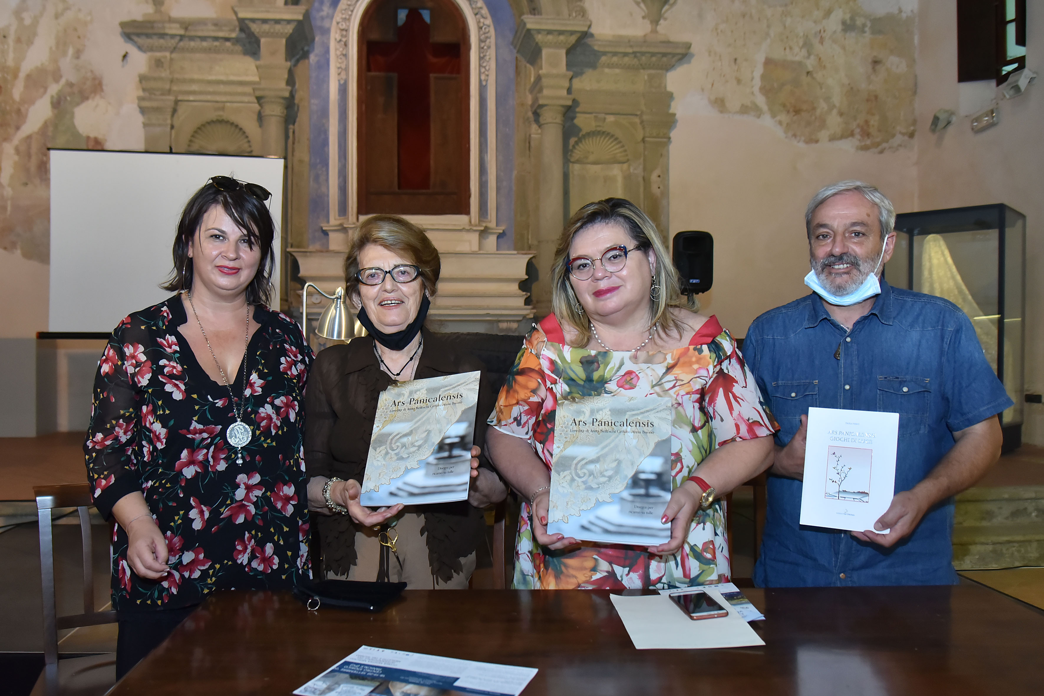 La presentazione del libro dedicato alla ricamatrice Anna Buono
