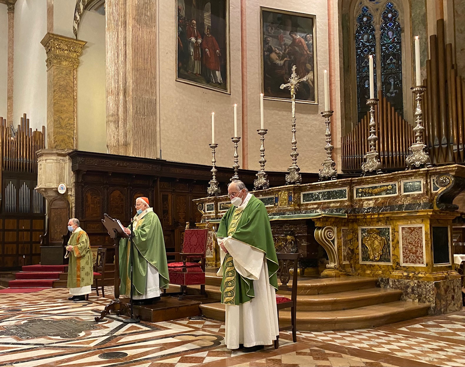 card bassetti durante la celebrazione in cattedrale della festa del patrono dei giornalisti