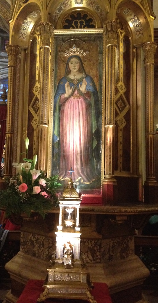 cattedrale madonna delle grazie con in basso il santanello