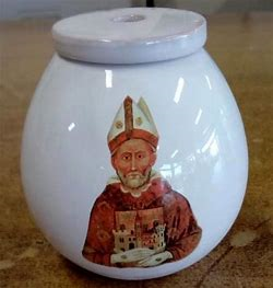 lampada con leffige del santo patrono delluniversità perugina