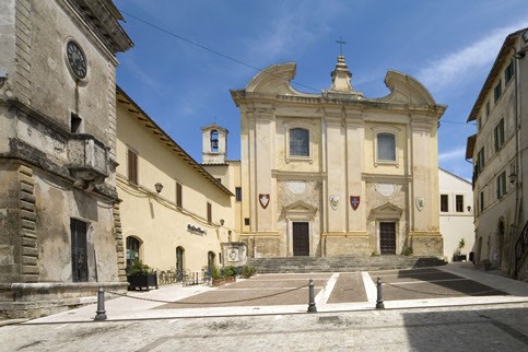 Calvi dellUmbria La piazza principale nel centro storico