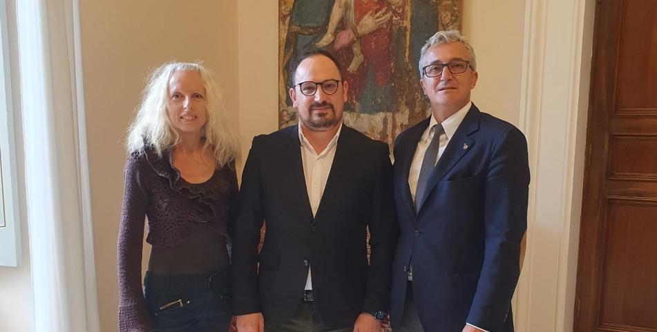 Foto 1p da sx prof.ssa Fallarino dottor Gargaro Rettore Oliviero