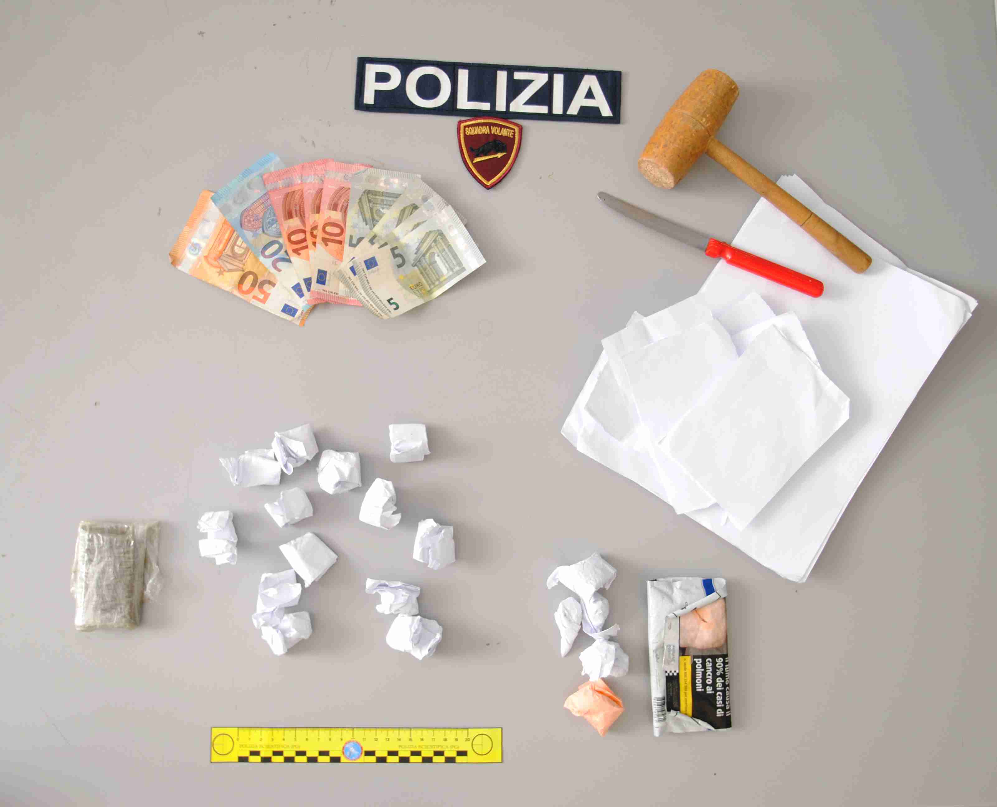 Foto drogacoltellomartello