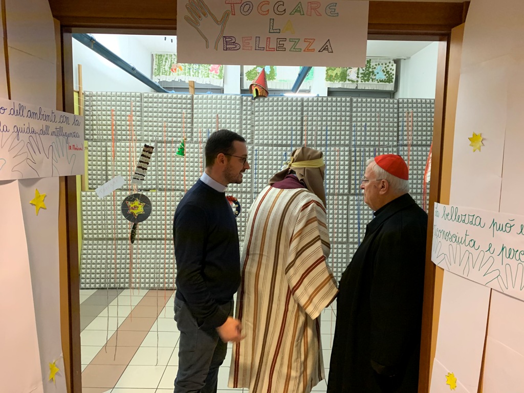 don guanella card bassetti in visita allesposizione al presepe vivente sul tema della bellezza 2019
