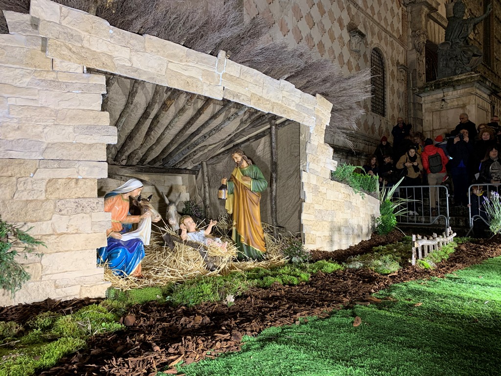 inaugurazione presepe in piazza Iv novembre pg 2019 f1