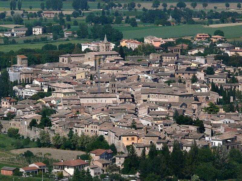 800px-Bevagna z002