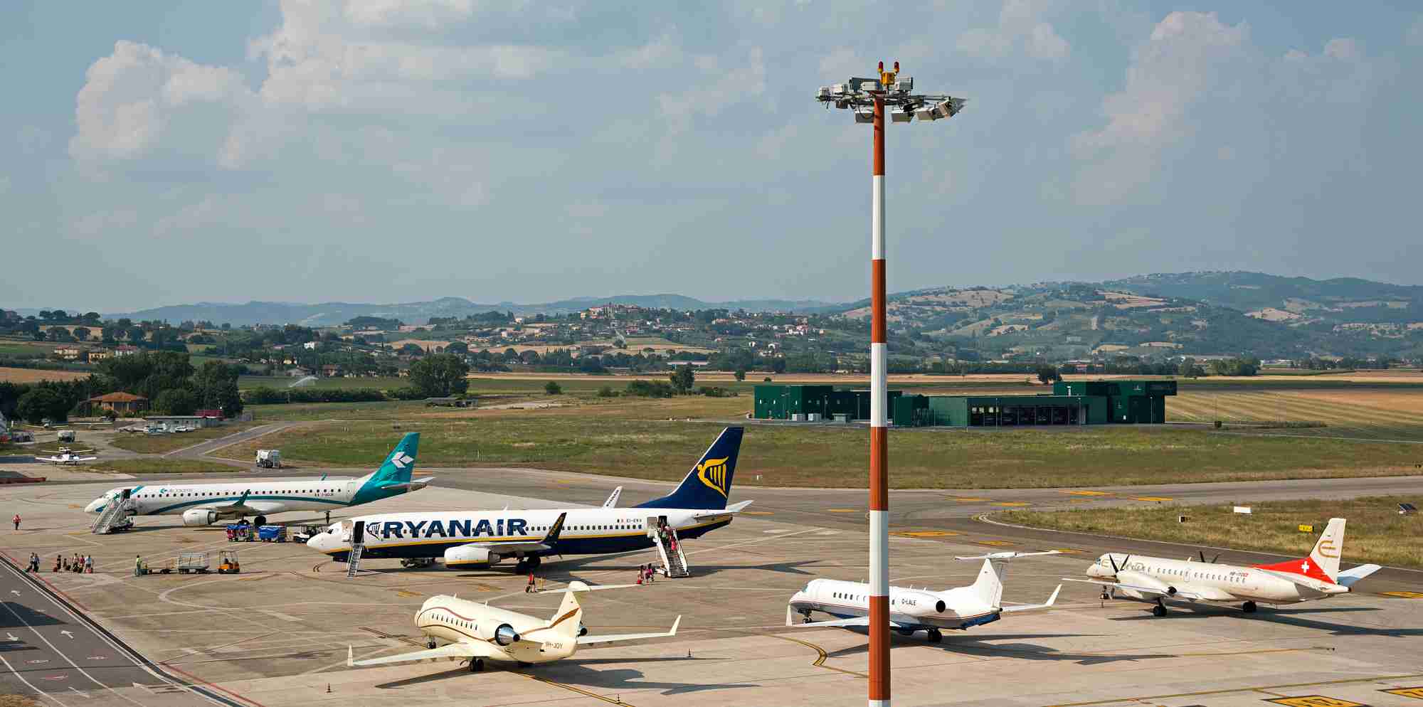 Aeroporto Umbria Perugia piazzale aeromobili luglio 2015