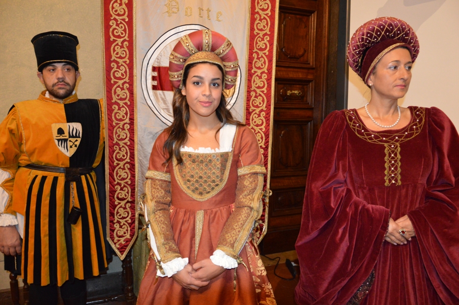 Alcuni figuranti in costume medievale 1