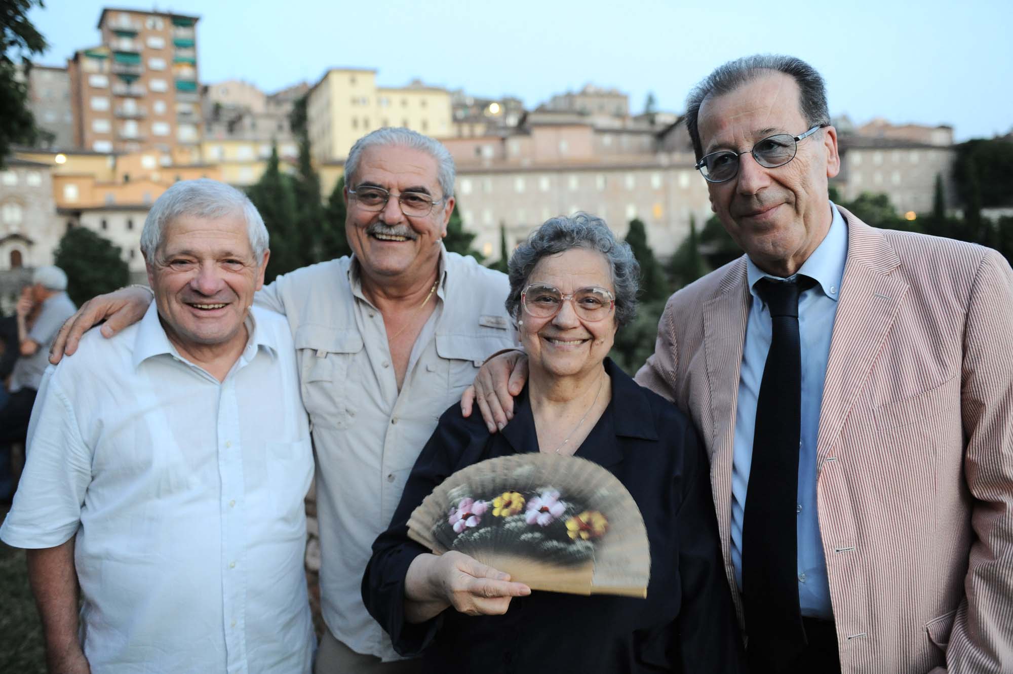 Allegrini con gli amici del Trio perugino del Dónca suoi collaboratori foto Belfiore