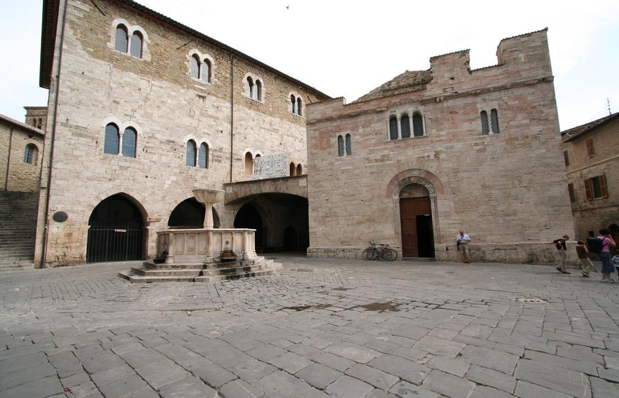 Bevagna piazza silvestri