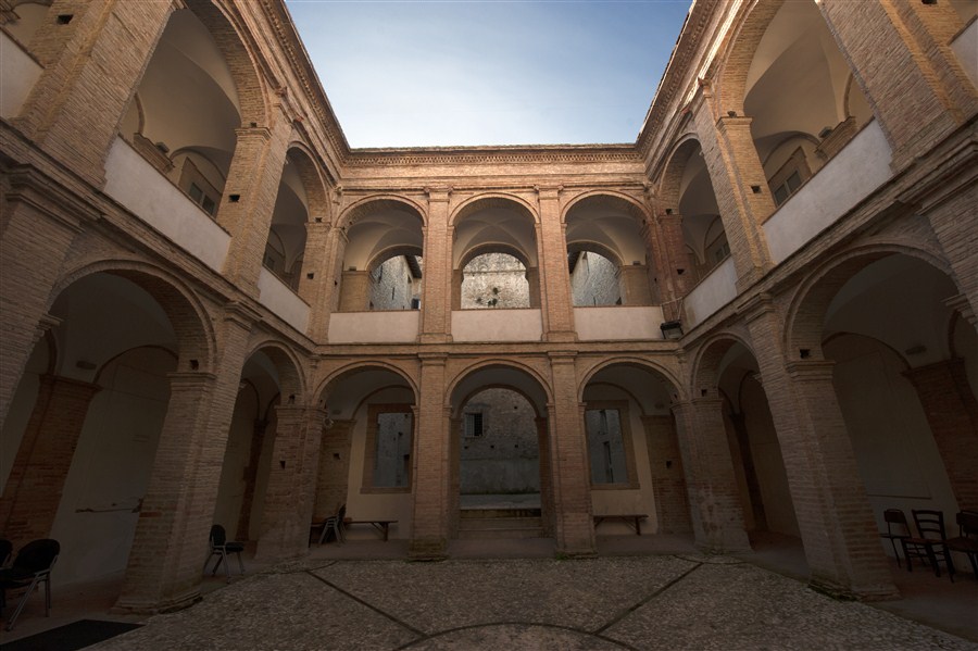 Chiostro Monastero di Santa Cecilia