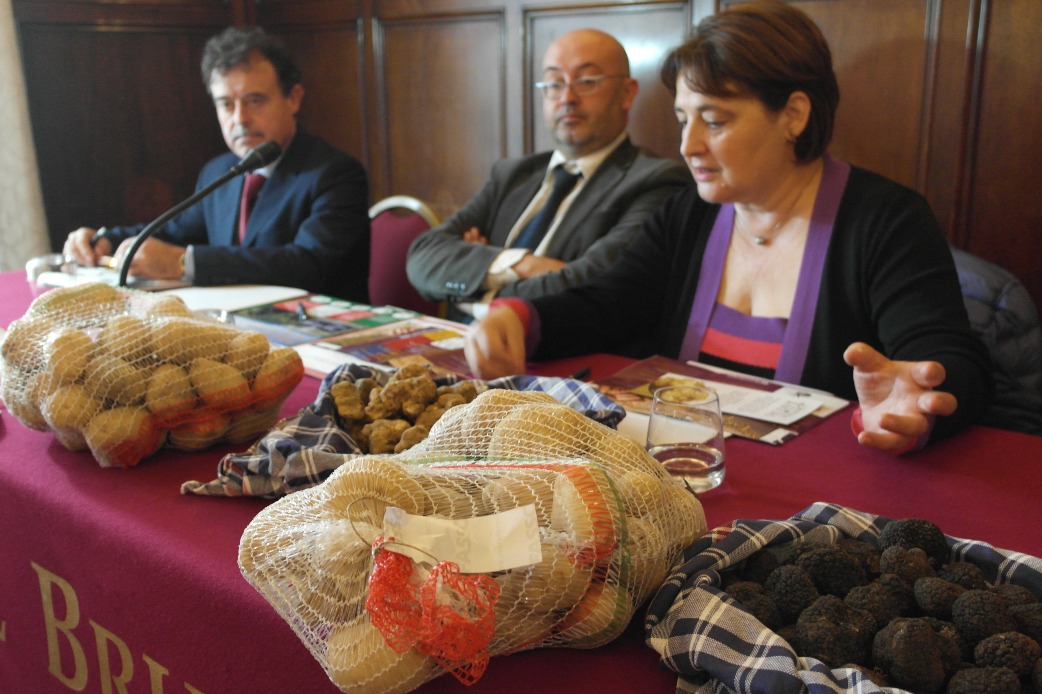 Da sinistra Giancarlo Picchiarelli Mirko Ceci Fernanda Cecchini