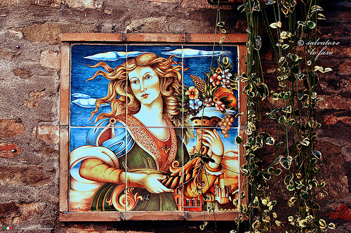 Donna in ceramica OK