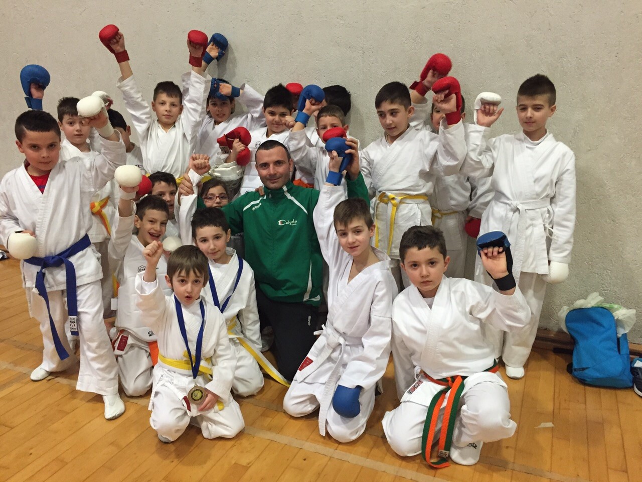 Maestro Andrea Calzola con i piccoli campioni 2