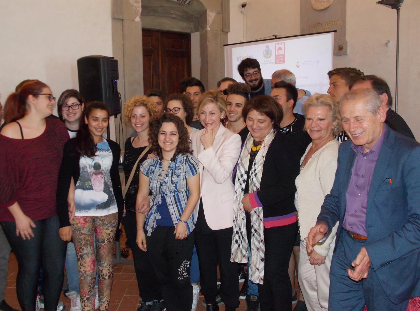 Museo Virtuale 2 gruppo studenti con onorevole Bianchi 2