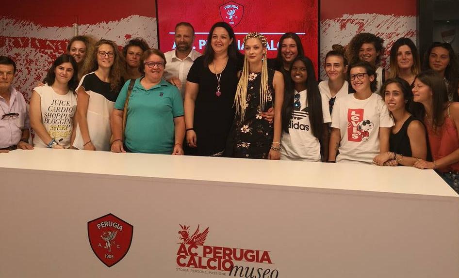 PresentazioneCalcioFemminile