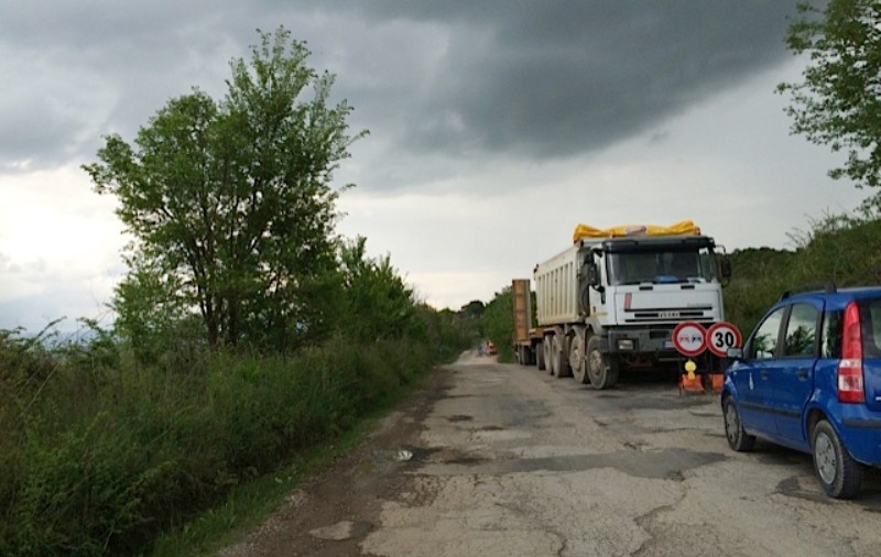 Romazzano Todi lavori strada comunale 800x506