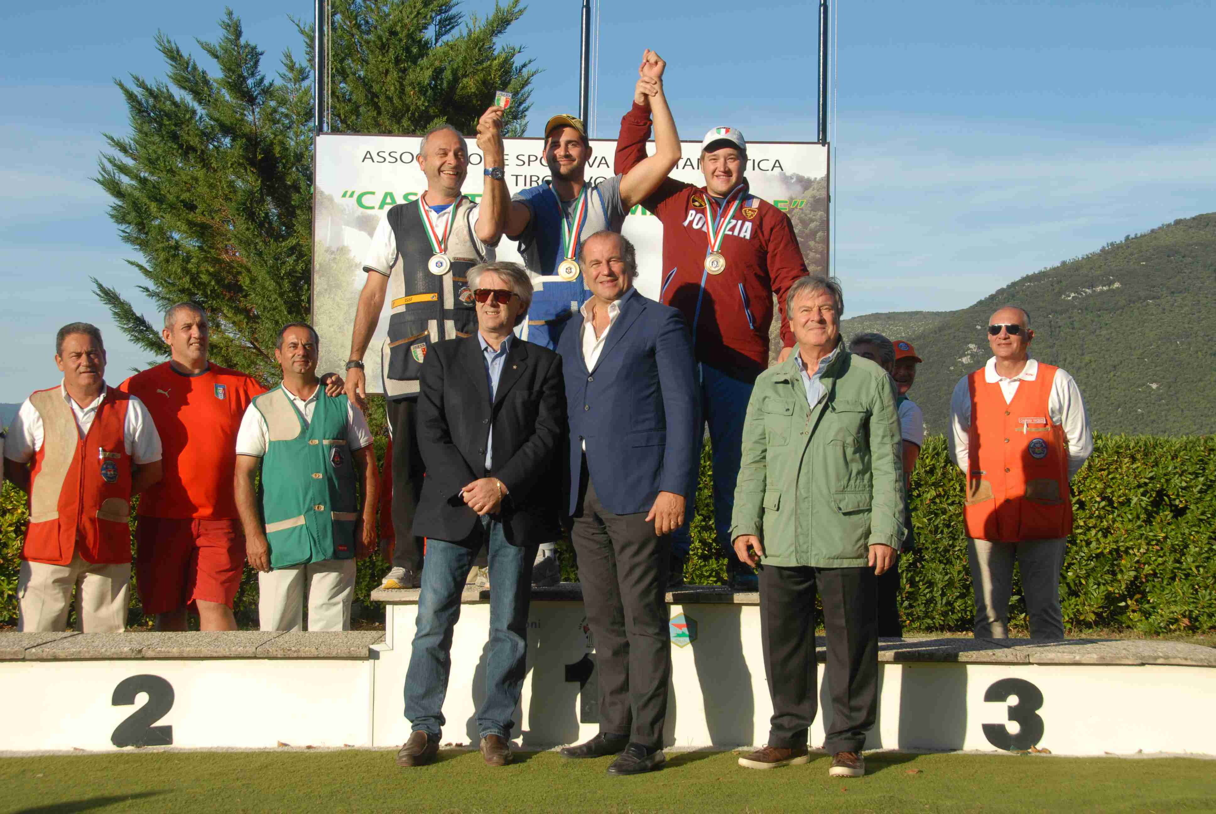 Tiro a Volo il vincitore delleccellenza Michael Palmieri con il presidente nazionale FITAV il vice Presidente Coni Umbria Moreno Rosati e il presidente regionale Fitav Ermanno Cicioni