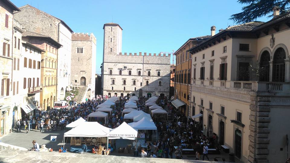 Todi Fiorita 2016 Piazza del Popolo