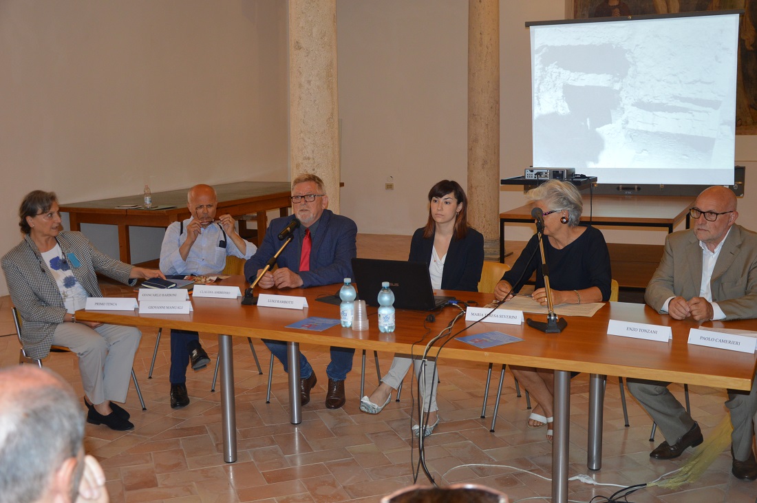 Un momento della presentazione 1