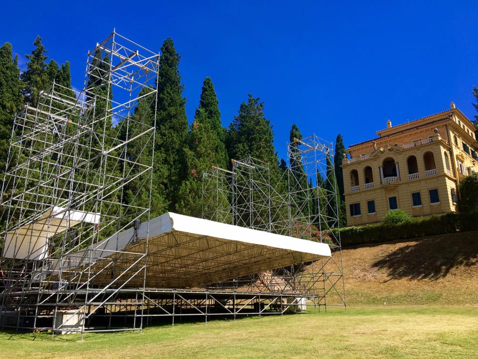 Villa Fidelia palco prato della magnolia