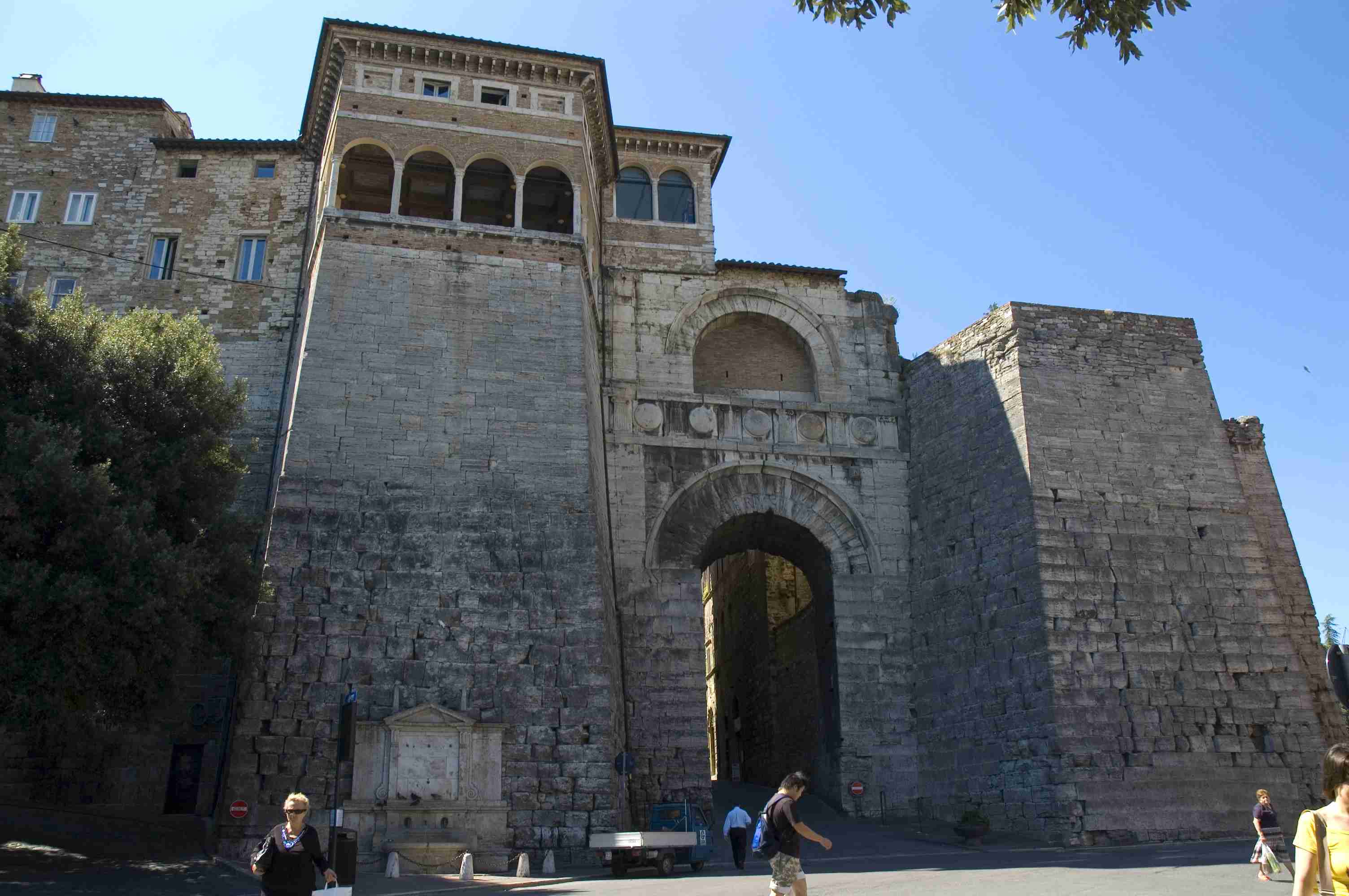 arco etrusco perugia