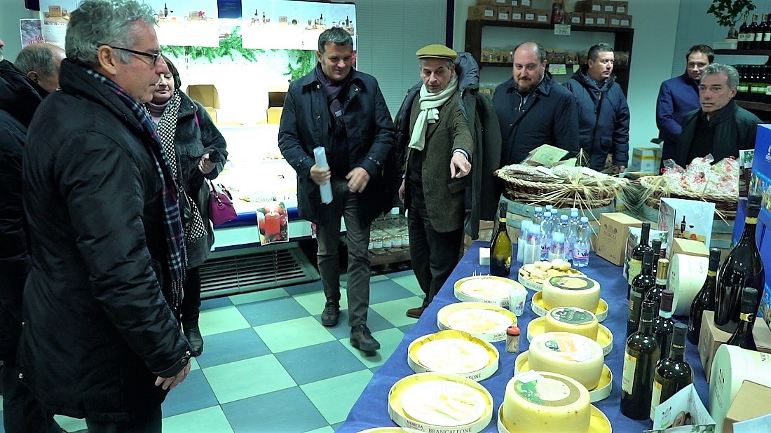 Catanossi presenta al ministro le produzioni di Norcia