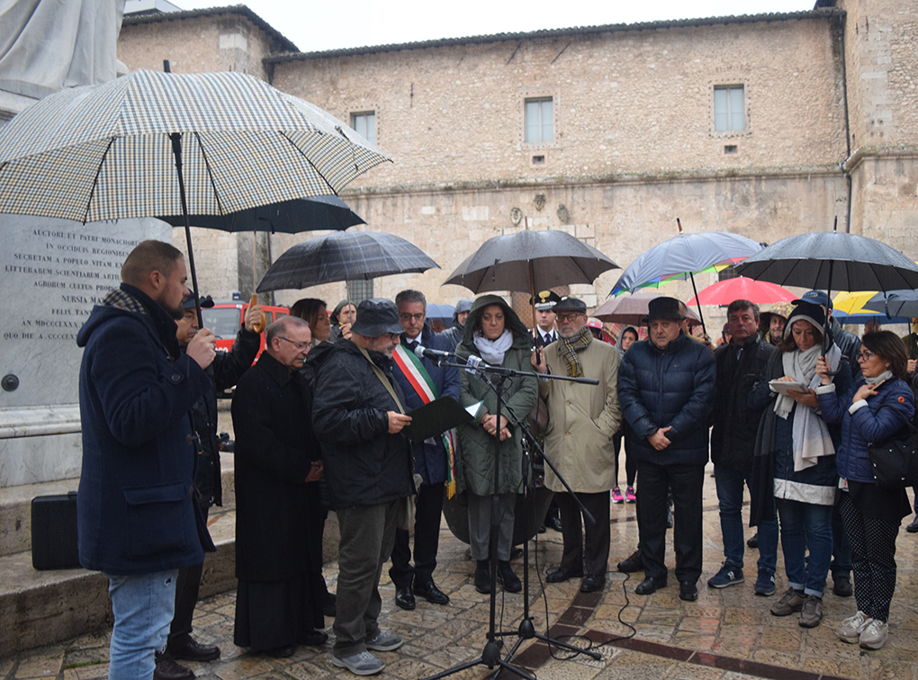 Momento preghiera in Piazza a Norcia
