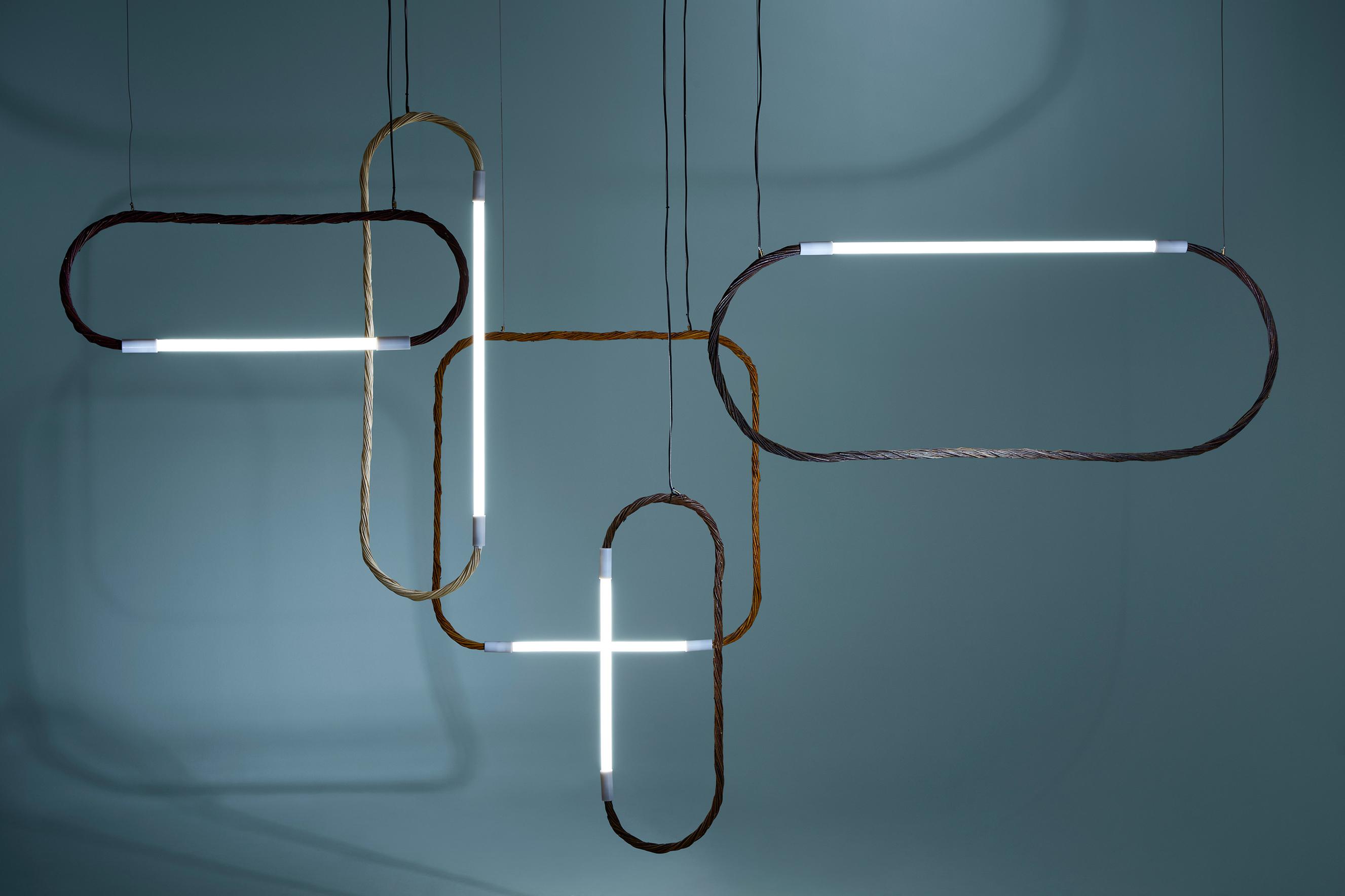 NODE installazione composta dalle lampade realizzate con giunchi e led