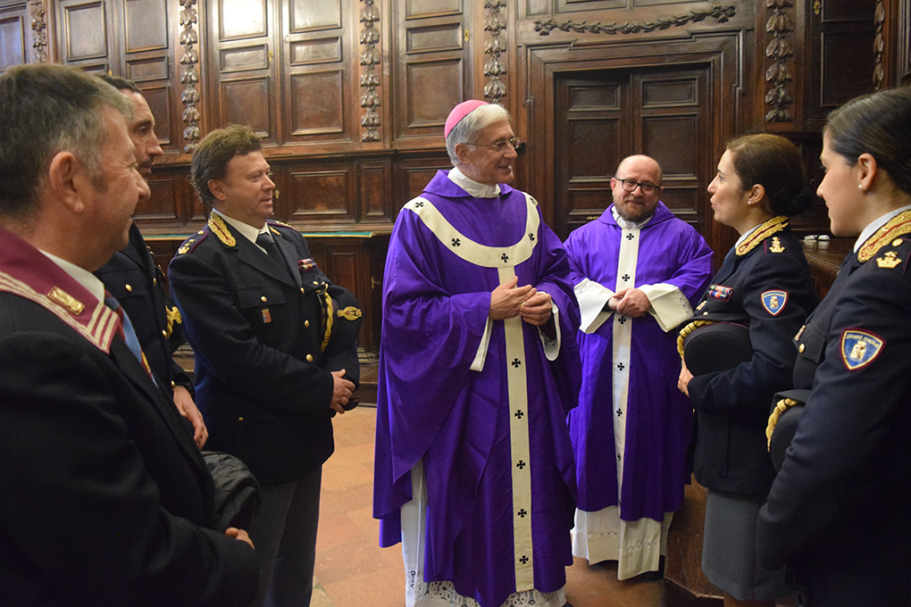 Vescovo con direttore e veritici