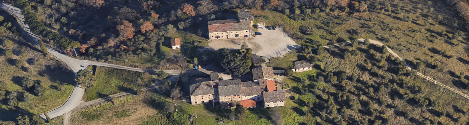 panoramica del complesso abbazia giovane di montemorcino pg