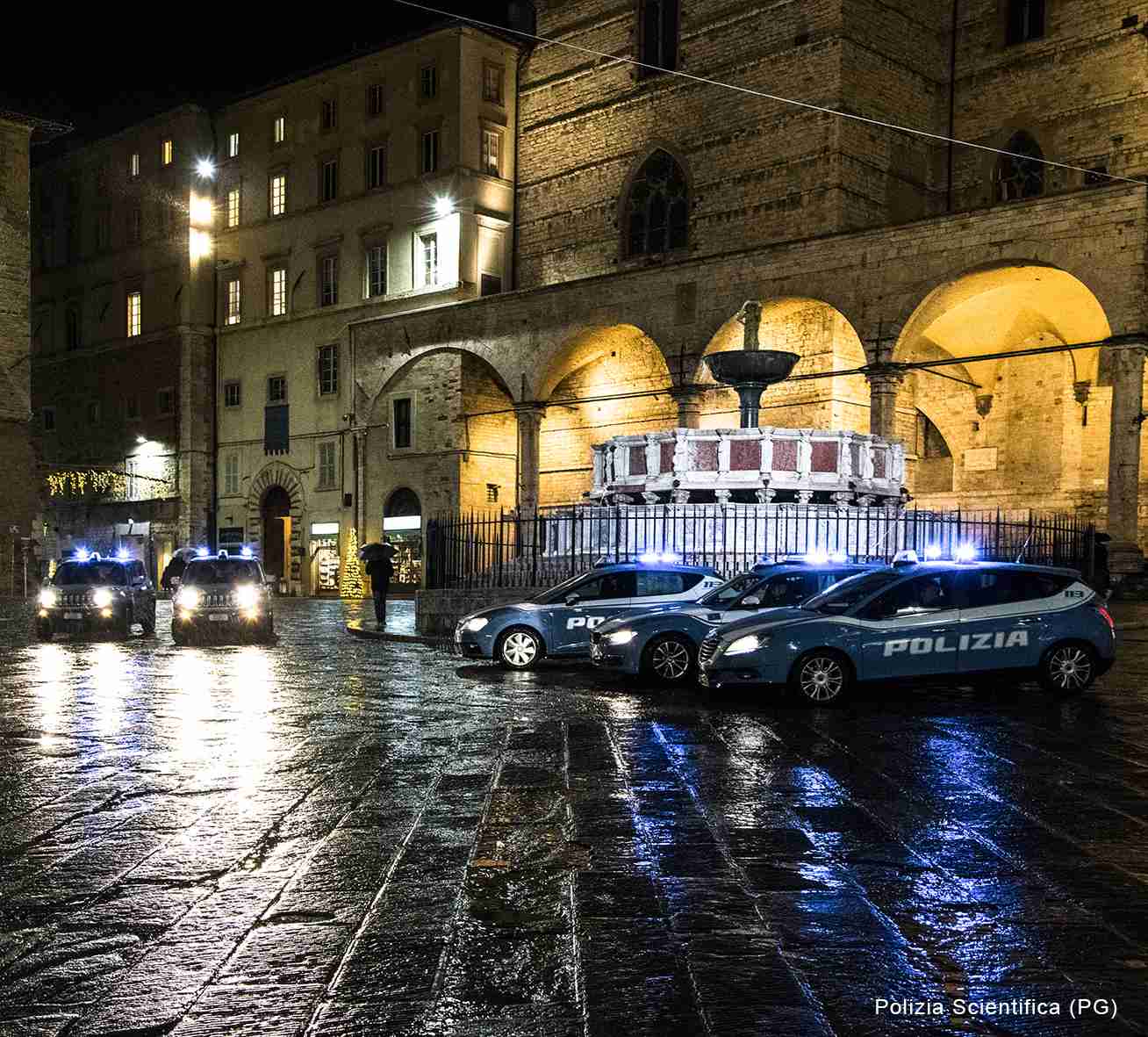 2 Panoramica Piazza IV Novembre OK web 1