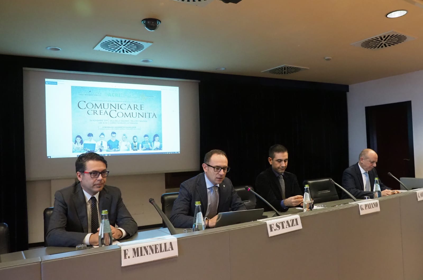 IL tavolo dei relatori Comunicare