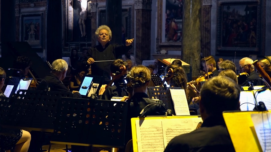 Il direttore d orchestra Uri Segal