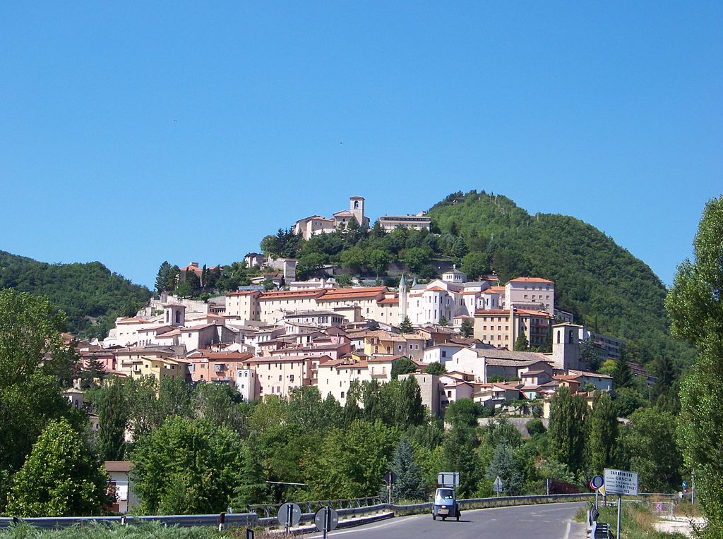 Panorama di Cascia autore Nuada fonte Wikipedia