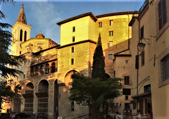 Spoleto piazza della Signoria