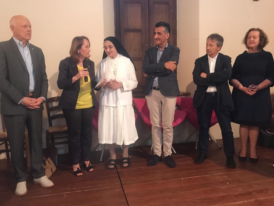 donazione lions club deruta al centro speranza 2