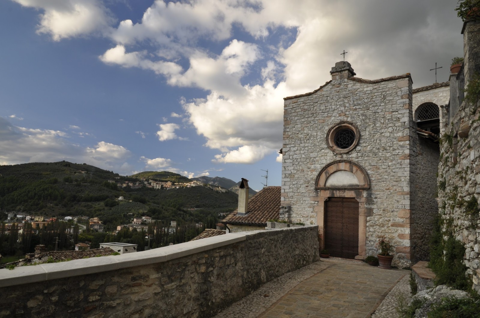 facciata chiesa Arrone