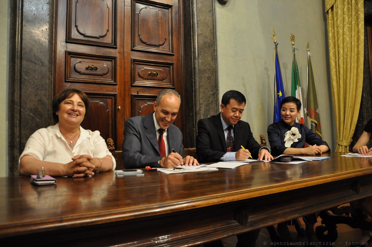 firma accordo con parco pantalla 5