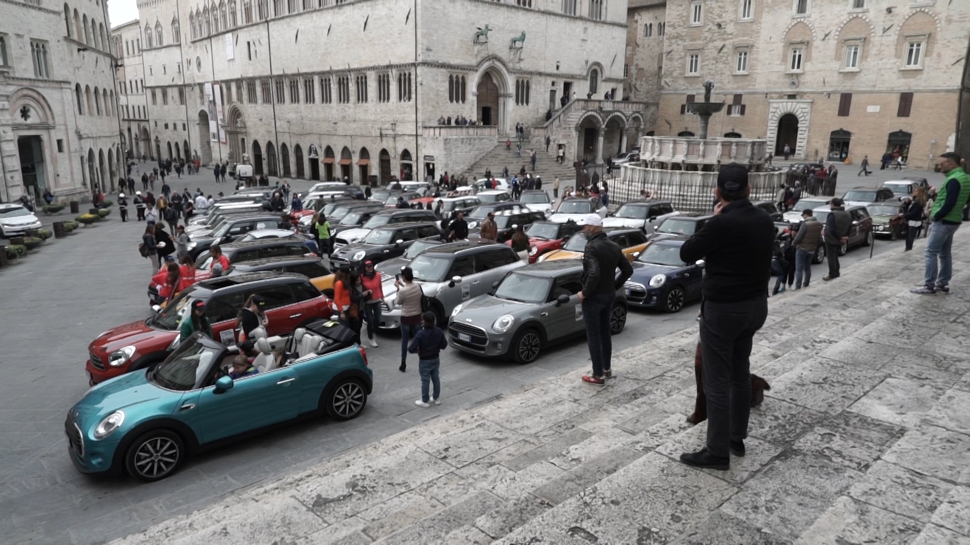 il raduno in piazza IV Novembre