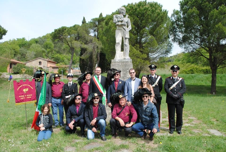 25 aprile - omaggio al monumento al partigiano