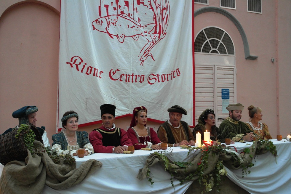 Alla taverna Passignanesi indossano costumi storici