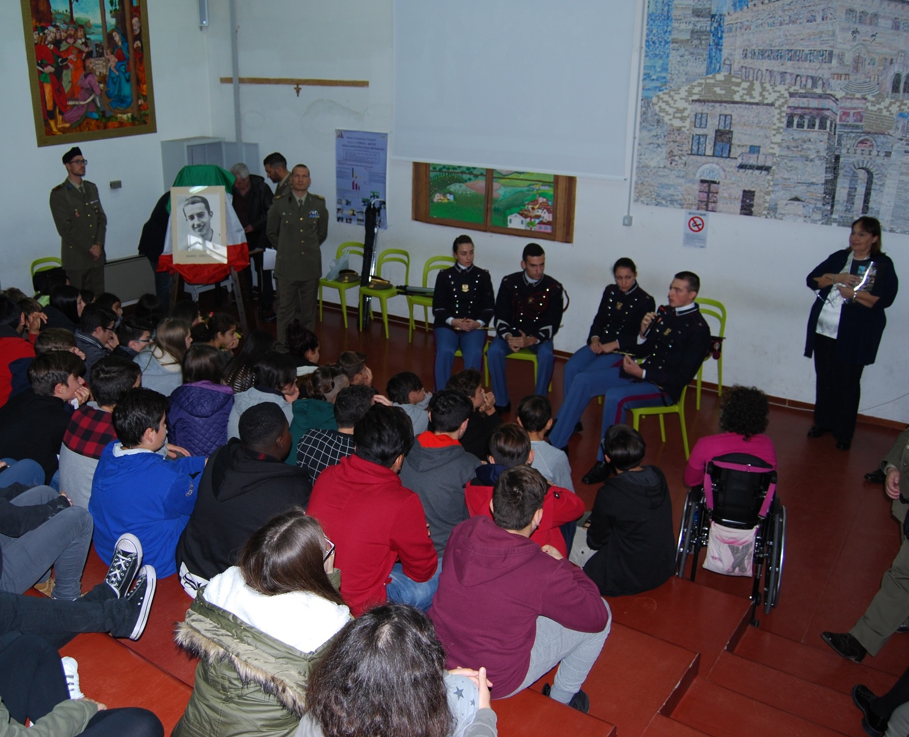 Foto 5 Lapprofondiomento informativo tenuto dagli allievi della Teuliè