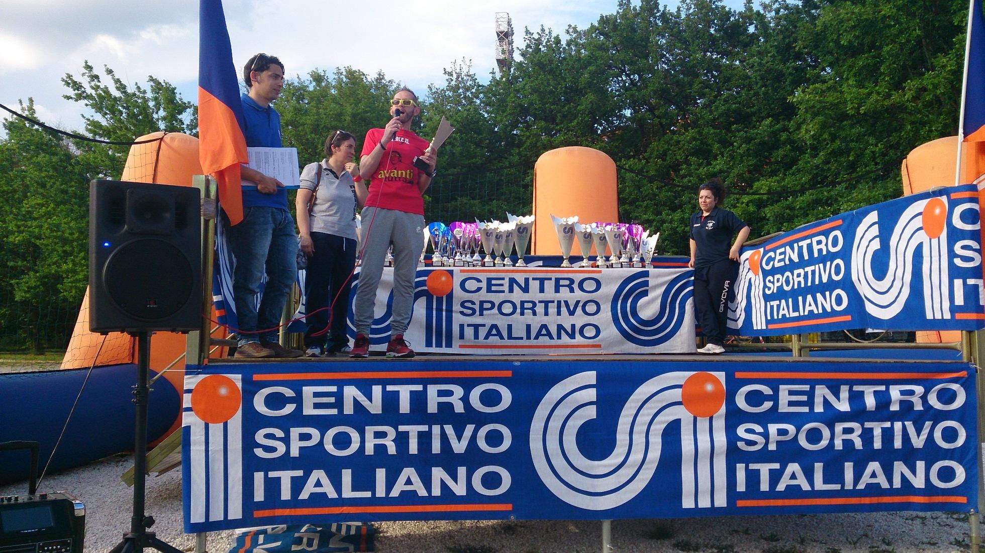 Leonardo Cenci in attesa di premiare i vincitori dei campionati invernali csi perugia