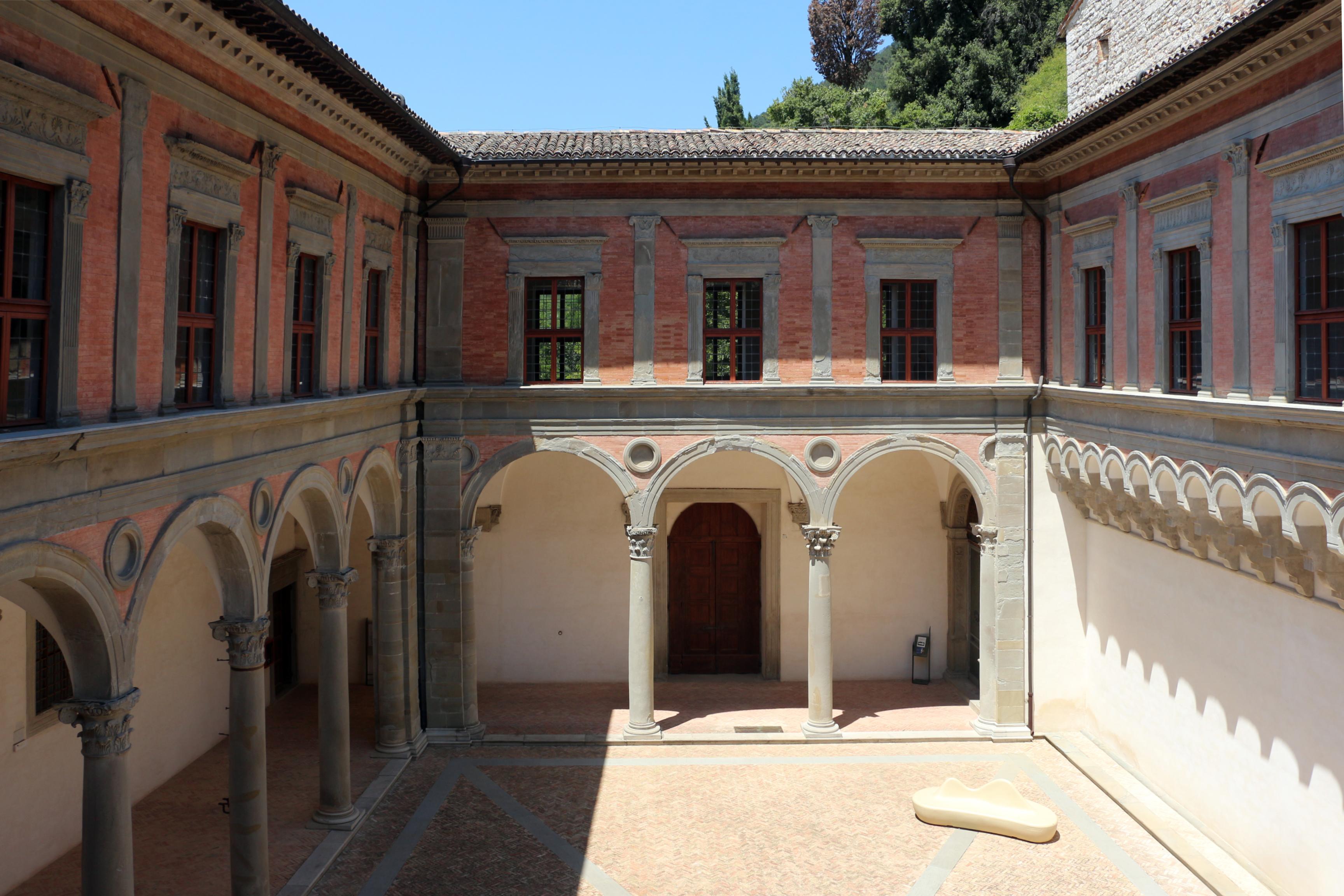 Palazzo ducale di gubbio cortile 04