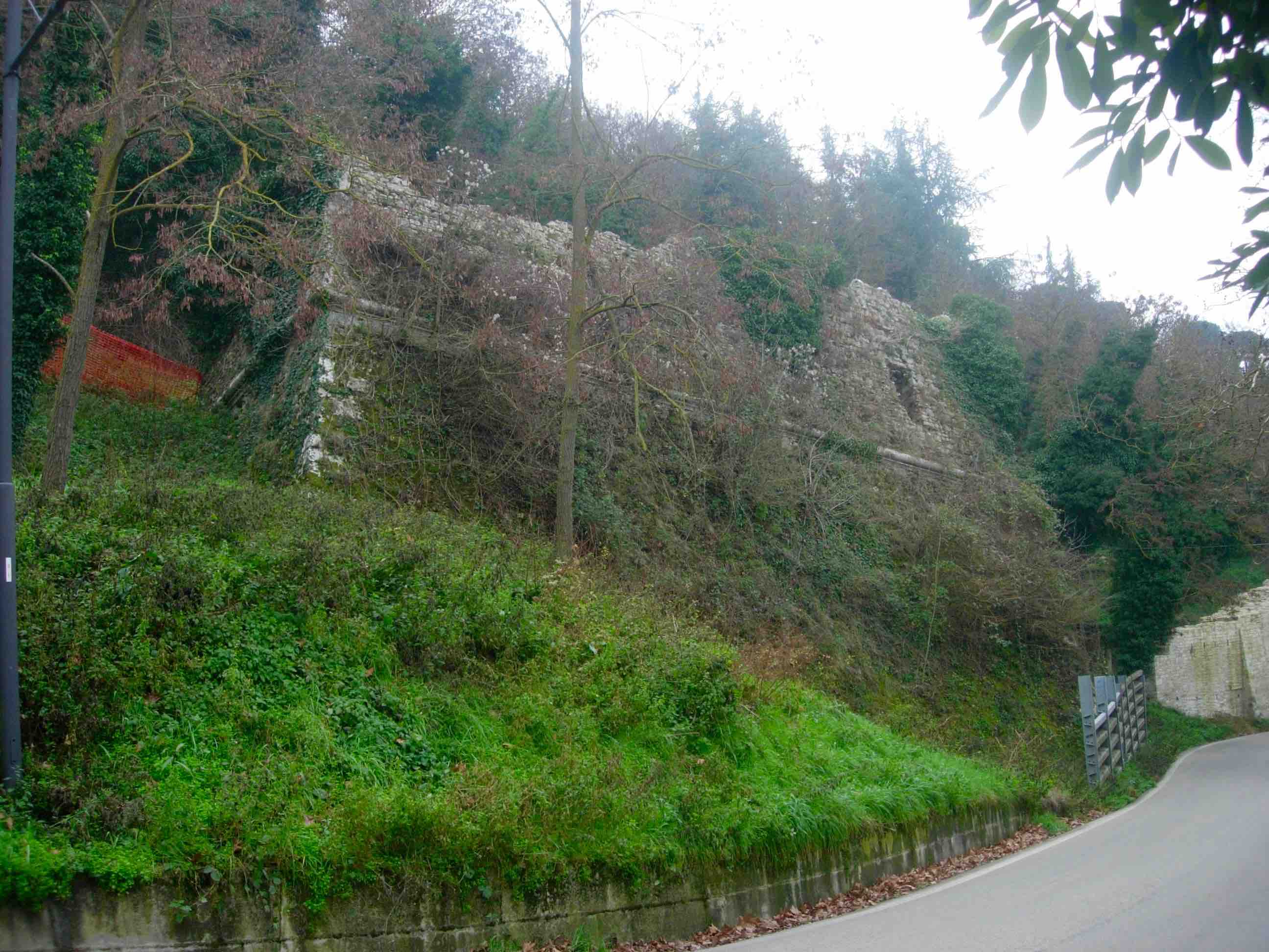 Porta Orviertana Todi Mura urbiche 