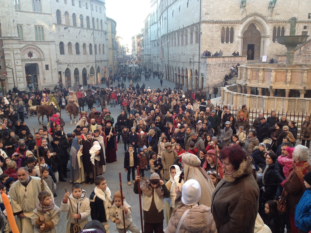arrivo corteo re magi davanti cattedrale 2015