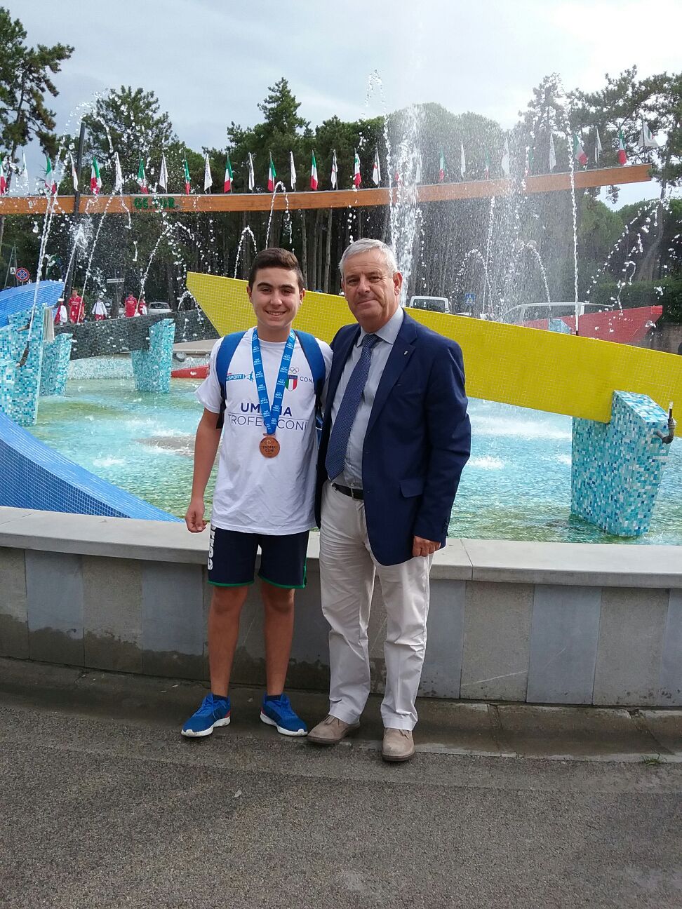 Giovanni Strinati bronzo Fitav con il pres. Ignozza