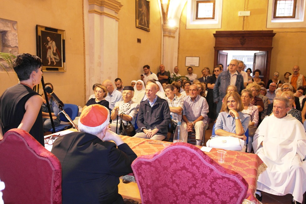 la sala gremita alloratorio di San Giovannino Corso Bersaglieri Perugia