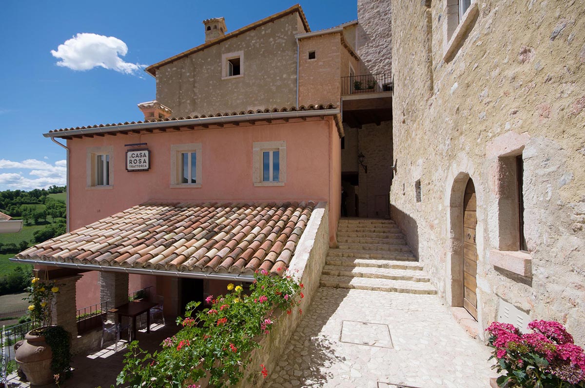 Postignano scorcio del borgo
